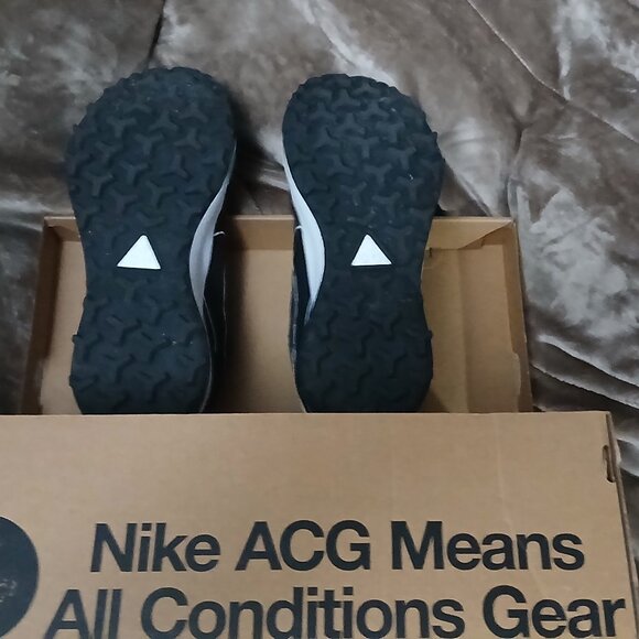 Nike ACG's New, Still in box, Size 11, Artistically Customized - Picture 9 of 14